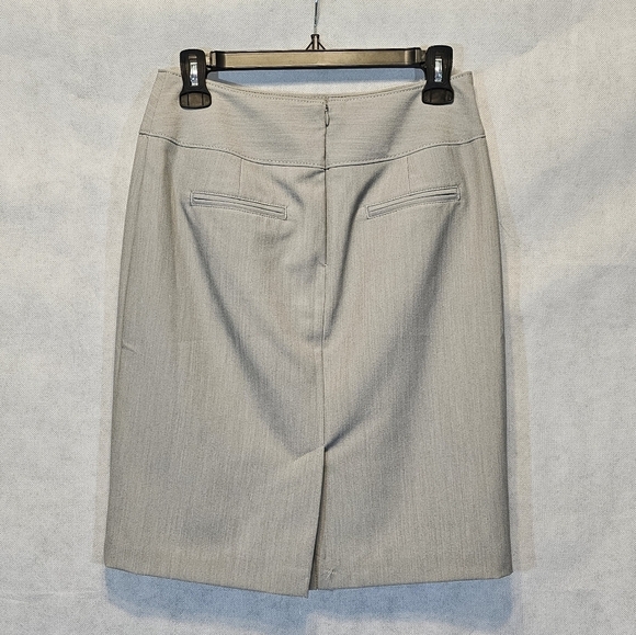 Worthington Grey Pencil Skirt 73% Polyester 23% Rayon 4 Spandex Size 4 - Picture 3 of 6